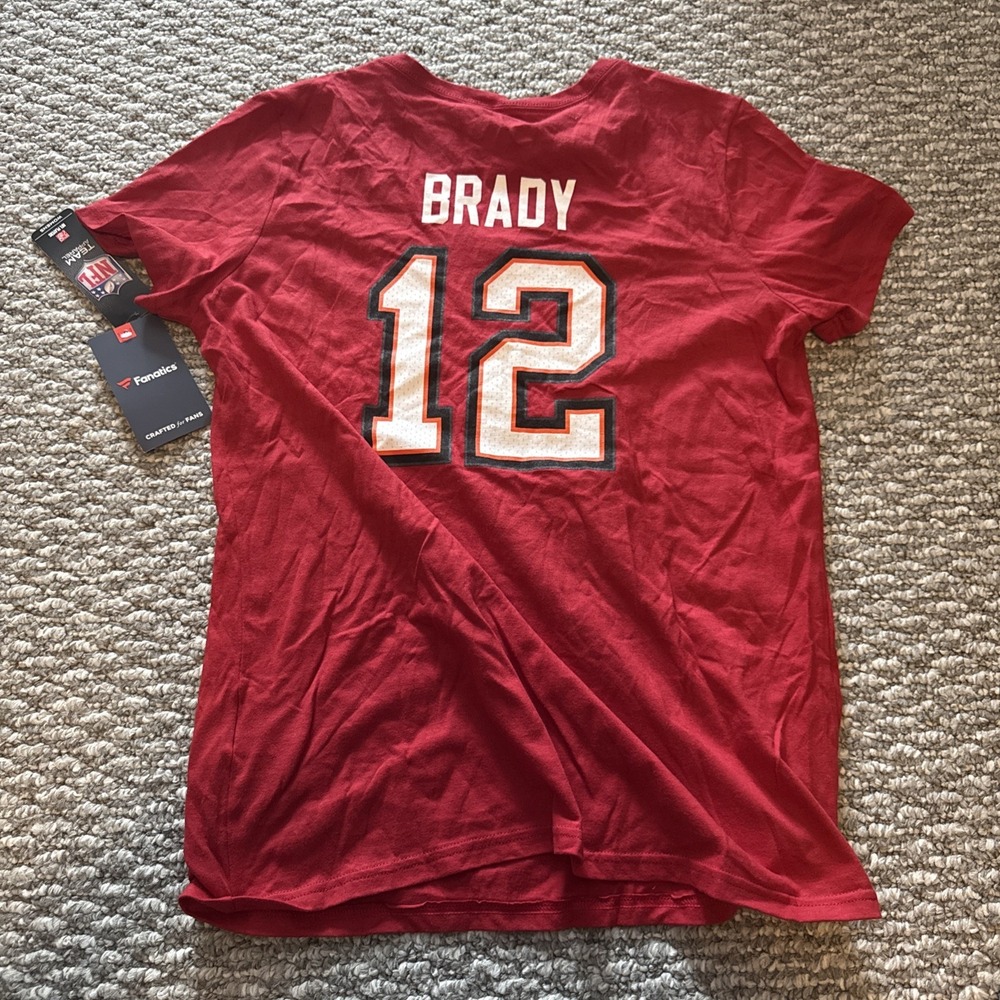 NWT Fanatics Tampa Bay Buccaneers #12 Tom Brady V Neck T Shirt Women's Medium
